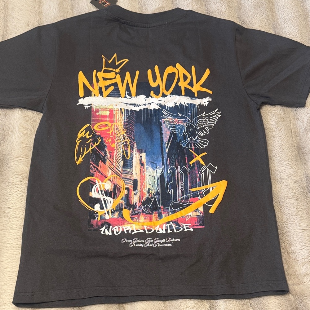 Men’s size Medium NEW YORK shirt by One Beand
New